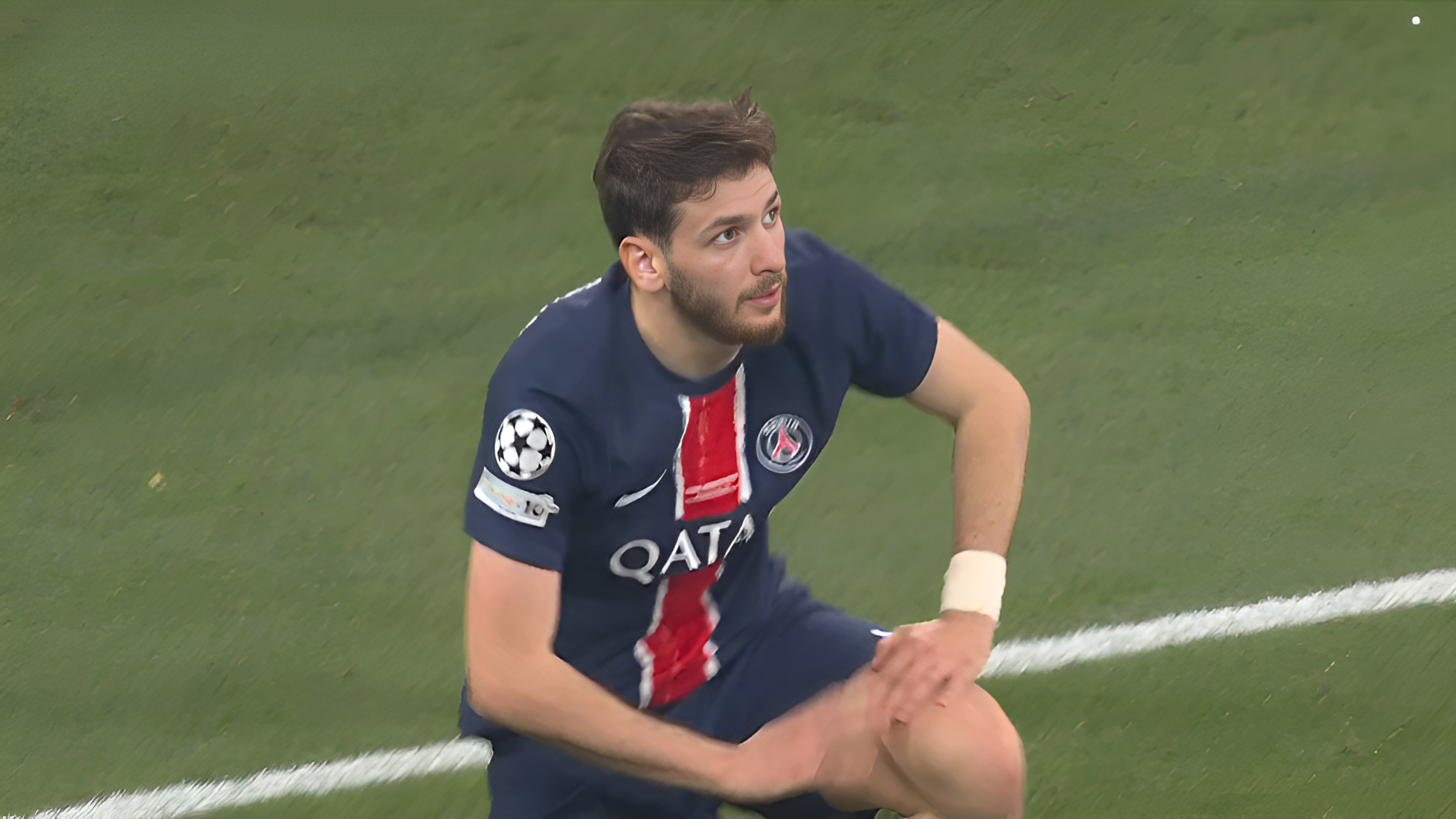 ayx-转会期欧冠焦点战，斯图加特外线爆发，质疑声仍在，身体对抗强度拉满的简单介绍