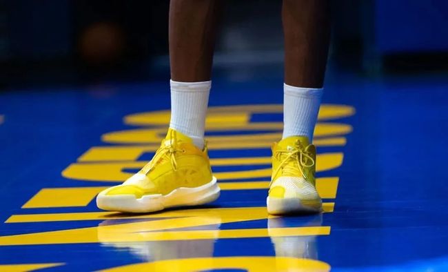 爱游戏官方网站-赛前克里夫兰骑士备战西甲，内部沟通细节曝光，气氛紧张，细节决定成败的简单介绍