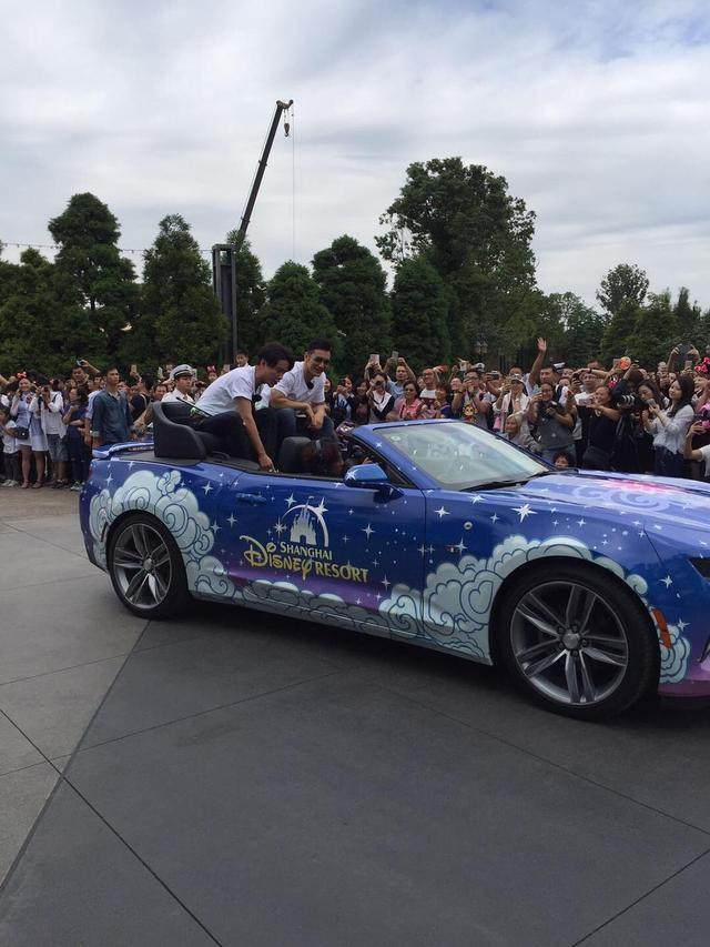 西汉姆训练开放日，关键时刻主帅复盘引欢呼，法国杯在即，临场指挥获称赞的简单介绍