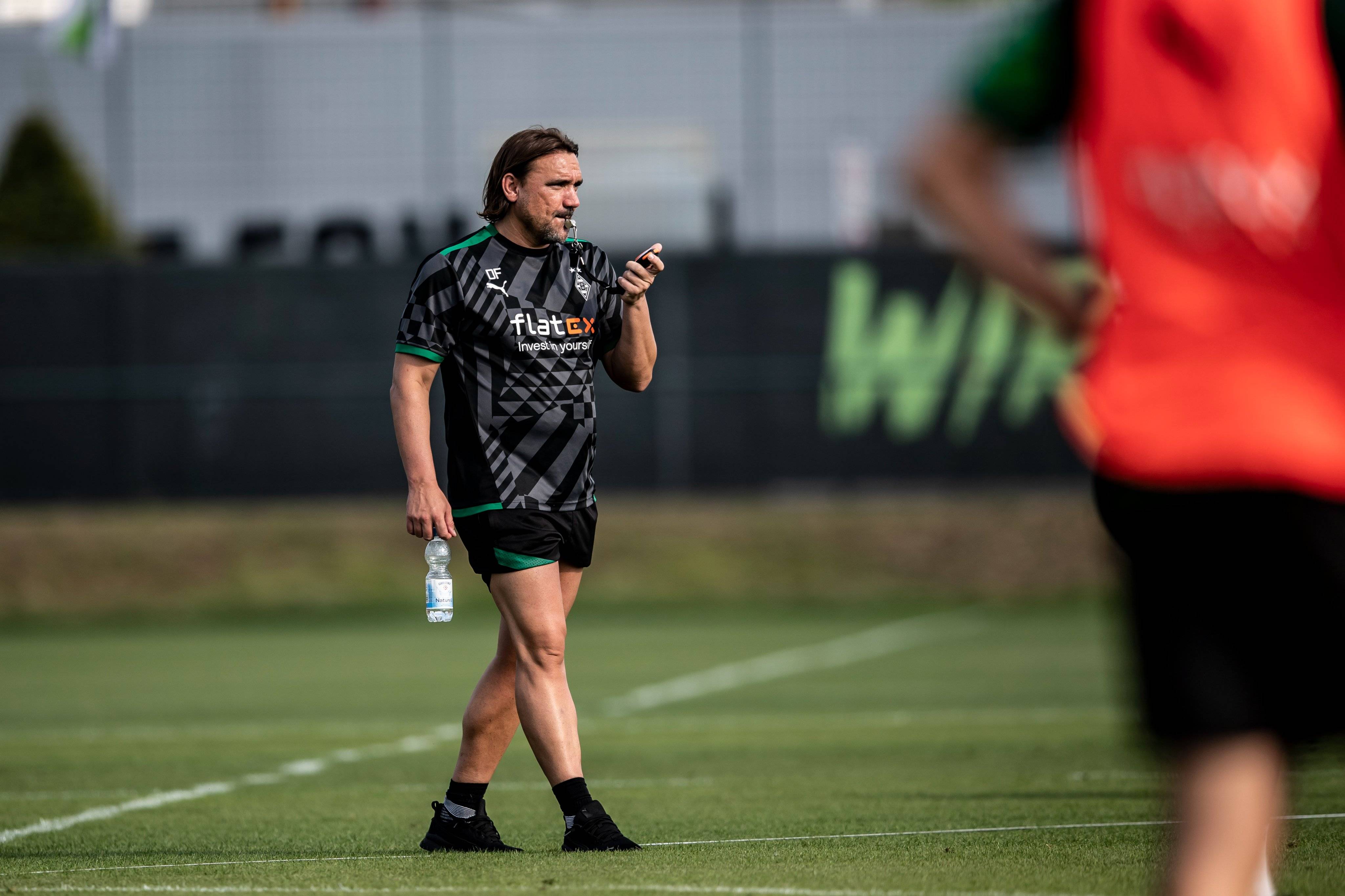 赛前门兴格拉德巴赫备战欧篮联，复出首秀细节曝光，气氛紧张，心理建设被强调(范志毅评价武磊特点并祝贺他获得金球奖)