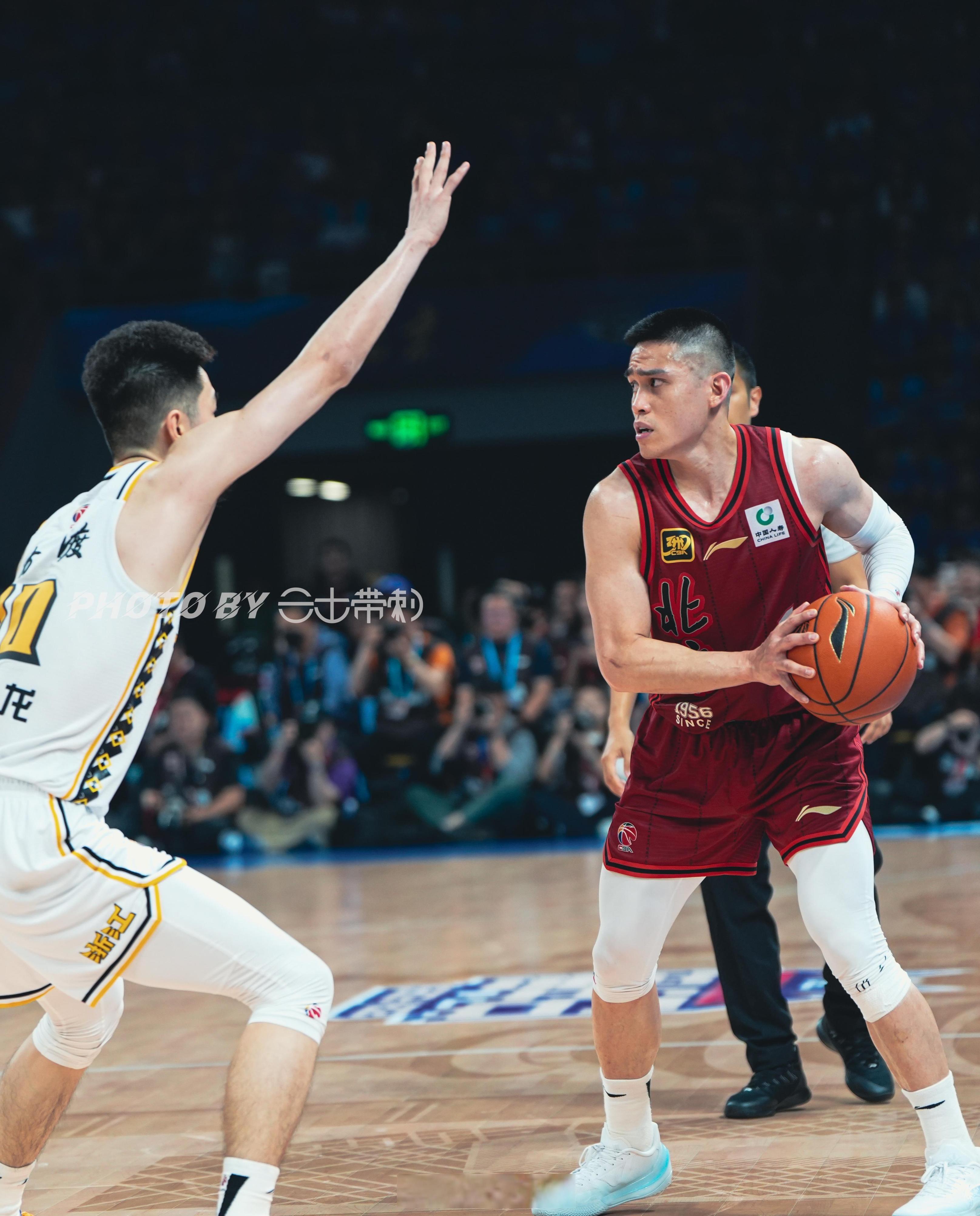 爱游戏-包含赛地聚焦：NBA常规赛转会期热度飙升；广厦男篮篮板制胜；球迷炸锅；数据趋势出现新变化的词条